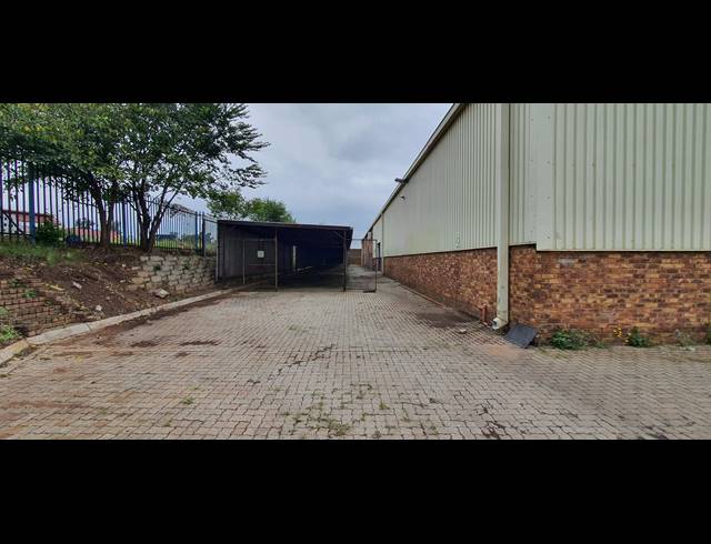 4,616M² WAREHOUSE TO LET IN CLAYVILLE
